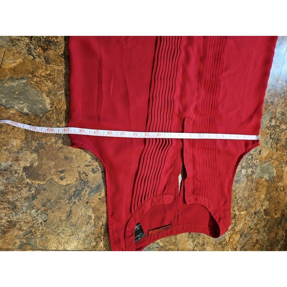 Buckle Red Sleeveless Pintuck Tank Top - Picture 4 of 6